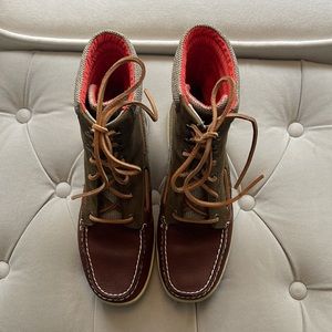 Hikerfish Olive/Tan Sperry Topsider boot, Size 8M